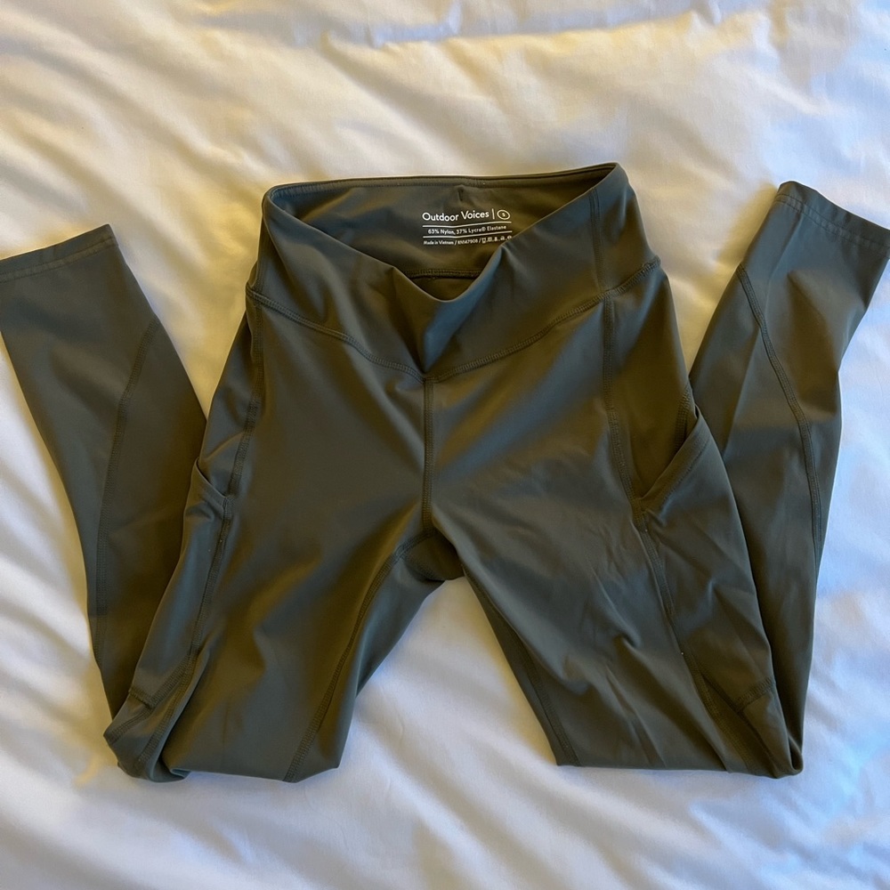 EUC Outdoor Voices Zoom 7/8 Tea Tree leggings size small